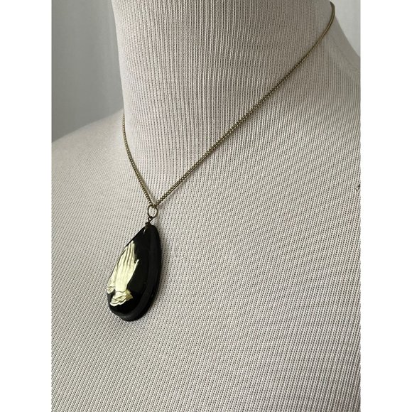 Vintage/Antique Epoxy Prayer Hands Black Teardrop Pendant Chain Necklace - Picture 4 of 12